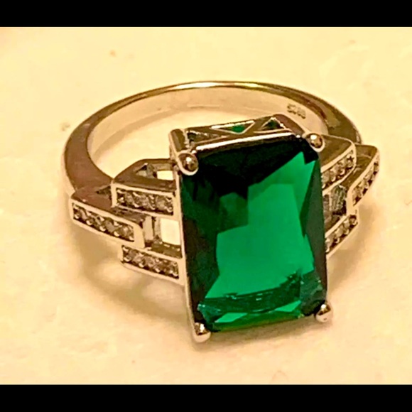 Emerald Lab Created Green Cocktail Engagement Ring Silver .925 Size 5 New Years - Picture 2 of 9